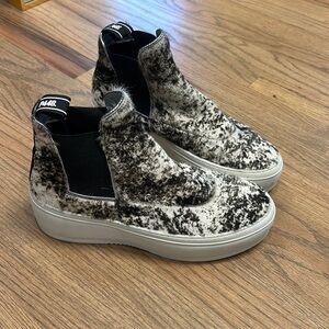 P448 Platform fur black and white Shoes Size 38. Worn Once